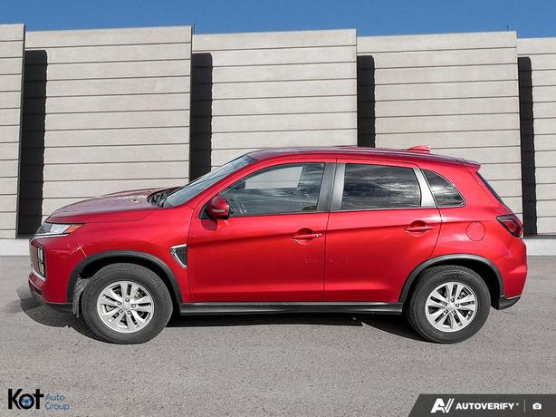 2021 Mitsubishi RVR SE image 3