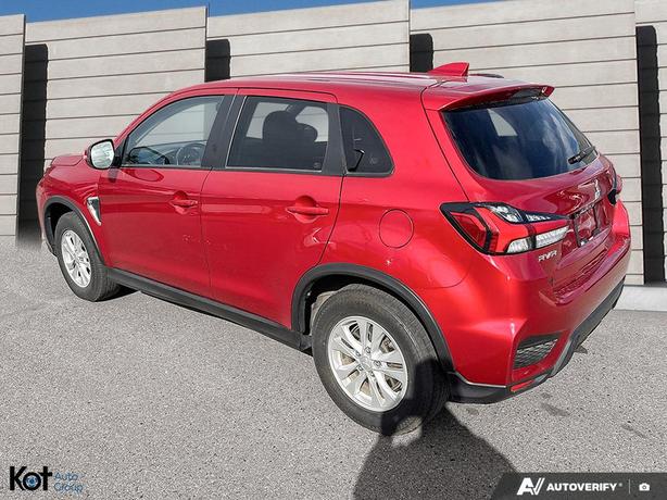2021 Mitsubishi RVR SE image 4