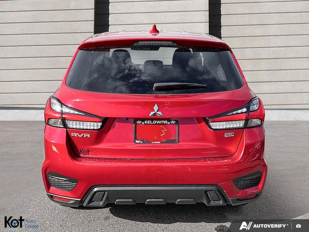 2021 Mitsubishi RVR SE image 5