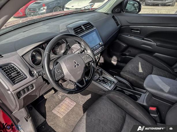 2021 Mitsubishi RVR SE image 6