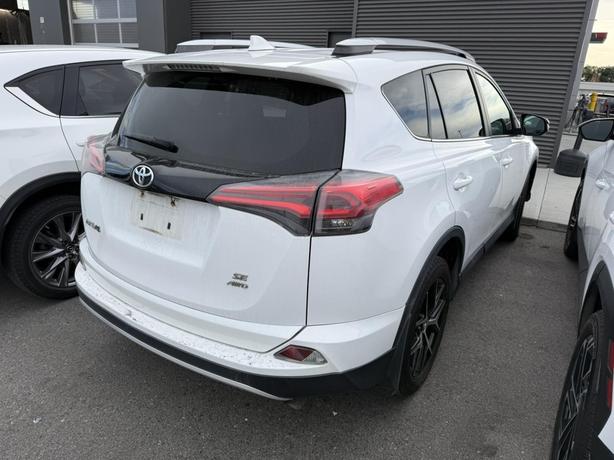 2016 Toyota RAV4 SE image 4