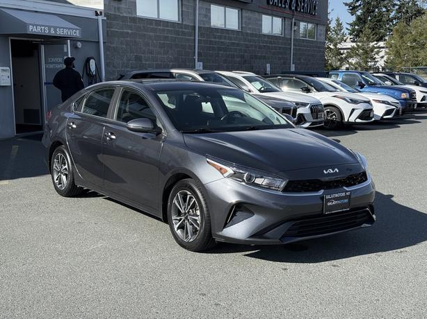 2023 Kia Forte Heated steering wheel & Leather Shift Knob image 4