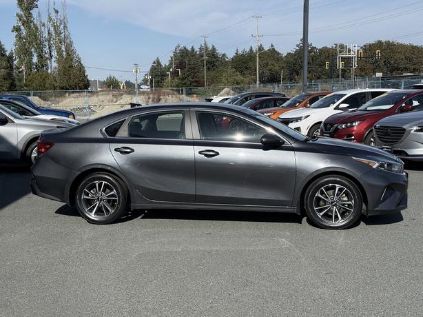 2023 Kia Forte Heated steering wheel & Leather Shift Knob image 5