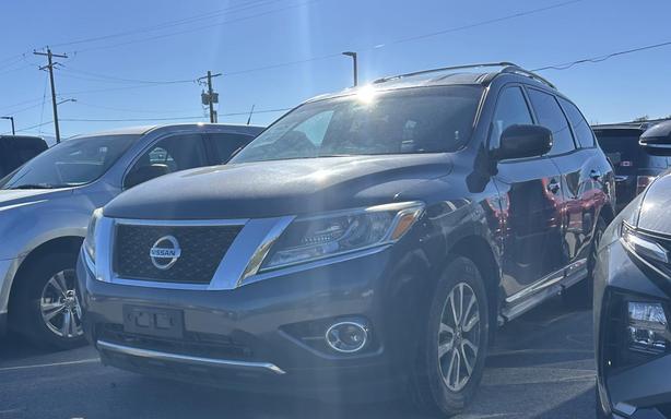 2013 Nissan Pathfinder SL image 1