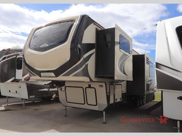 Used 2019 Keystone RV Montana High Country 380TH image 3