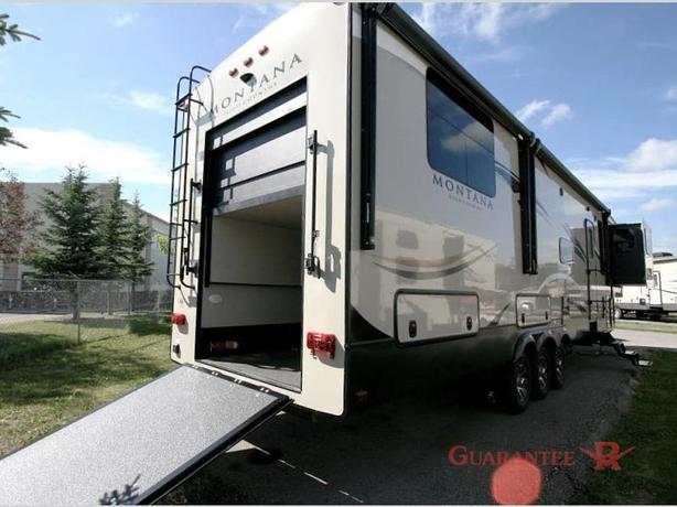 Used 2019 Keystone RV Montana High Country 380TH image 7