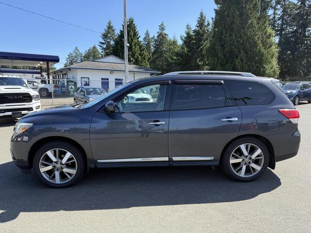 2014 Nissan Pathfinder SV image 2