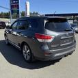 2014 Nissan Pathfinder SV thumbnail image 3