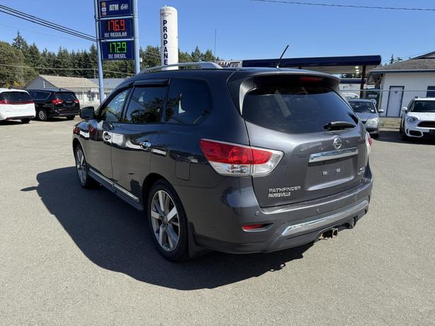 2014 Nissan Pathfinder SV image 3