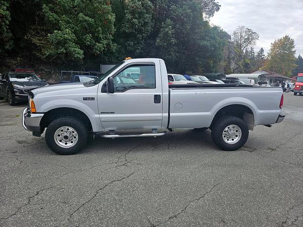 2001 Ford  Super Duty F-350 SRW XL image 3