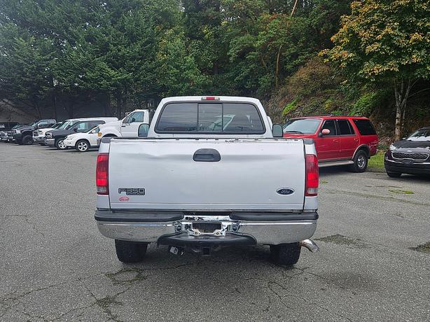 2001 Ford  Super Duty F-350 SRW XL image 5