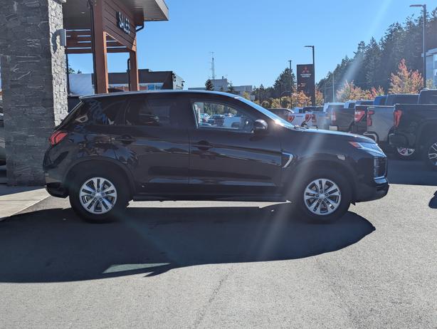 2022 Mitsubishi RVR SE - No Accidents, 4x4, Heated Seats image 5