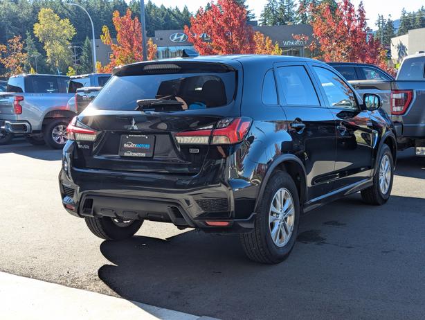 2022 Mitsubishi RVR SE - No Accidents, 4x4, Heated Seats image 6