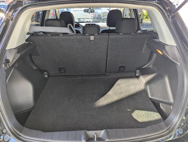 2022 Mitsubishi RVR SE - No Accidents, 4x4, Heated Seats image 8