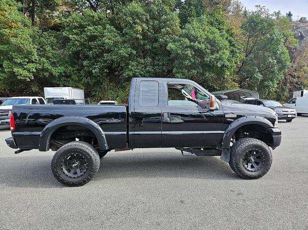 2006 Ford  Super Duty F-250 XLT image 4