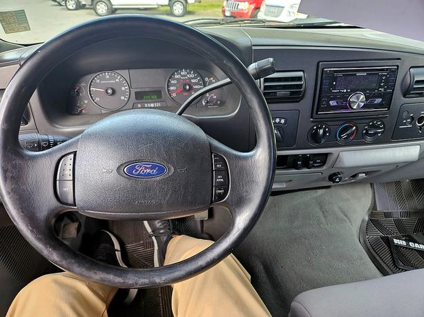 2006 Ford  Super Duty F-250 XLT image 8