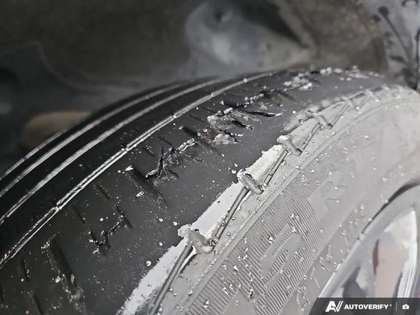 2020 MINI Clubman Cooper | No Reported Accidents! image 7