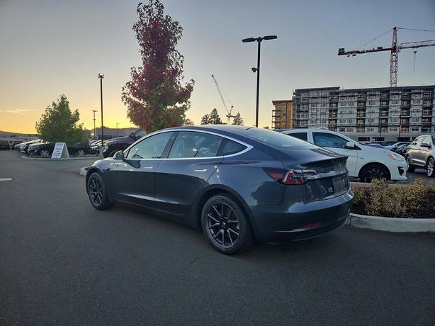 2019 Tesla Model 3 Standard Range Plus | Autopilot! image 4