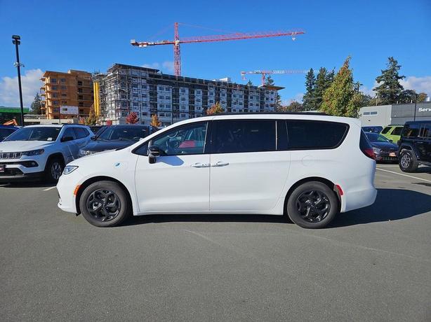 2024 Chrysler Pacifica Hybrid Premium S Appearance | No Reported Accidents | One image 3
