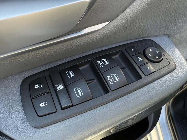 2022 Ram 1500 Big Horn 4WD - Park-Sense Front/Rear & Power Seat image 8