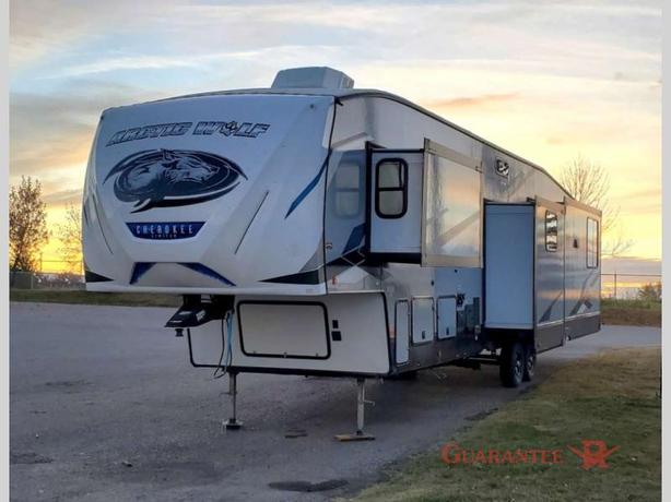 Used 2023 Forest River RV Cherokee Arctic Wolf Suite 3660 image 3