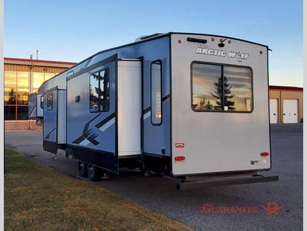 Used 2023 Forest River RV Cherokee Arctic Wolf Suite 3660 image 6