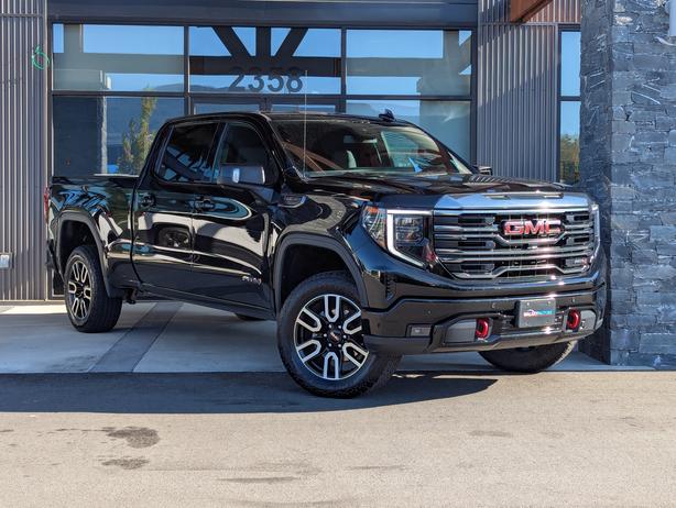 2023 GMC Sierra 1500 AT4 - 6.2L V8, CrewCab, Short Box, 4x4 image 4