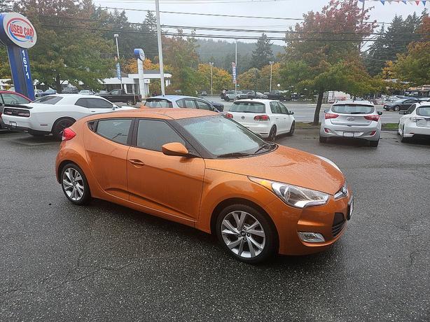 2016 Hyundai  Veloster image 1