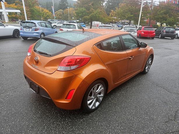 2016 Hyundai  Veloster image 2