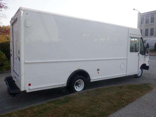 2006 Ford Econoline E-450 Utilimaster 16 Foot Cargo Step Van with Rear Shelving image 7