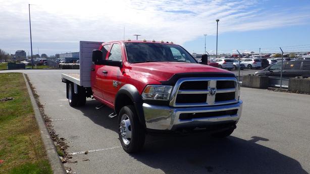 2015 RAM 5500 Crew Cab  12 Foot Flatdeck 4WD Dually image 2