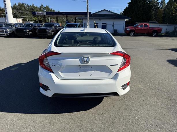 2017 Honda Civic Sedan Touring image 4