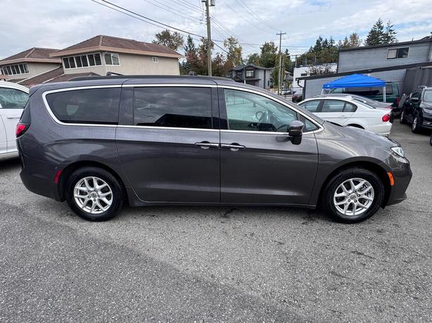 2022 Chrysler Pacifica Touring L - Parking Sensors, Leather, Heated Seats image 6