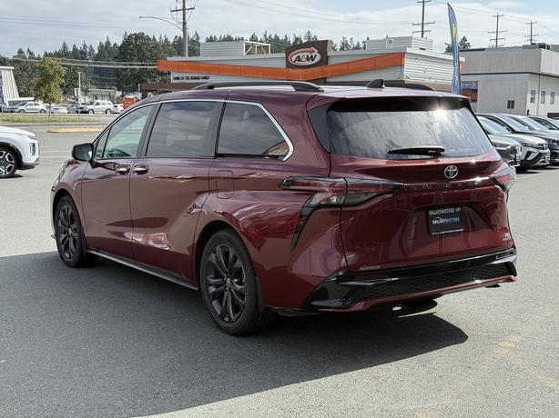 2023 Toyota Sienna XSE - Power Moonroof & Rear Dual Zone A/C image 8