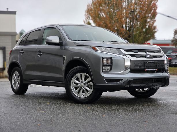 2023 Mitsubishi RVR SE FWD image 3
