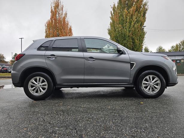 2023 Mitsubishi RVR SE FWD image 4