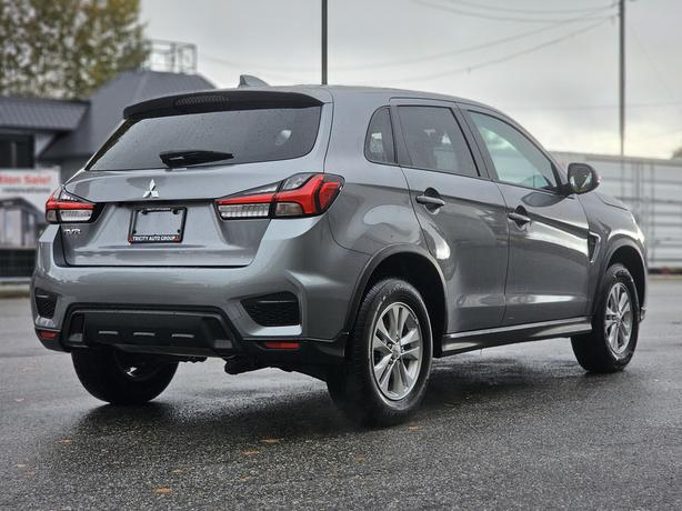 2023 Mitsubishi RVR SE FWD image 5