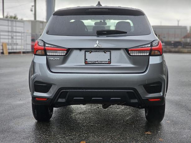 2023 Mitsubishi RVR SE FWD image 6