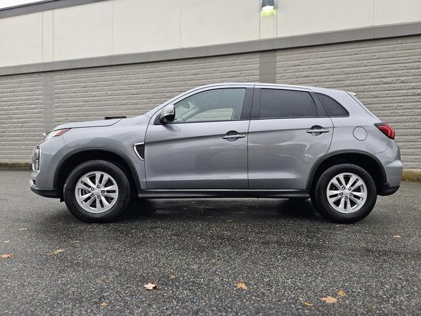2023 Mitsubishi RVR SE FWD image 8