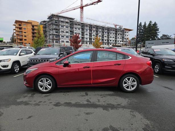 2017 Chevrolet Cruze LT | Remote Start | Heated Seats! image 3