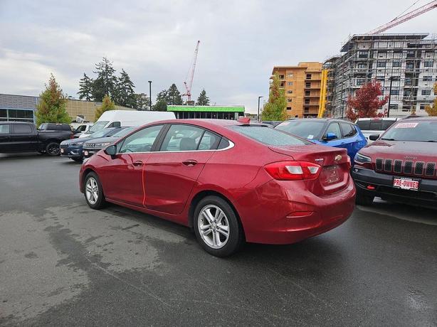 2017 Chevrolet Cruze LT | Remote Start | Heated Seats! image 4