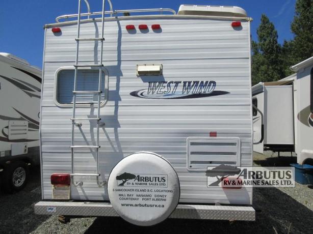 Used 2004 KUSTOM KOACH WESTWIND WW246 image 5