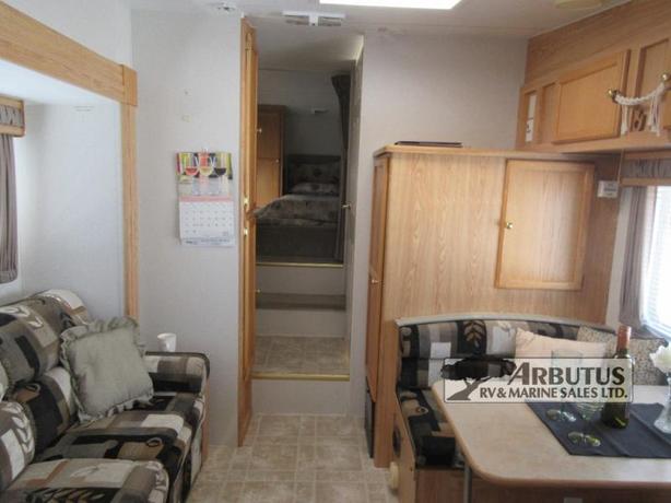 Used 2004 KUSTOM KOACH WESTWIND WW246 image 7