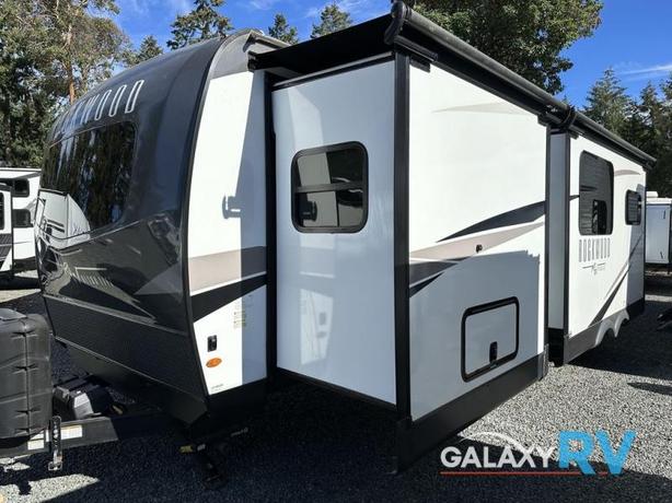 Used 2023 Forest River RV Rockwood Ultra Lite 2614BS image 7