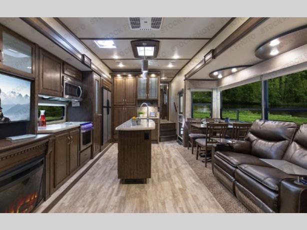 Used 2020 Grand Design Solitude S-Class 3350RL image 1