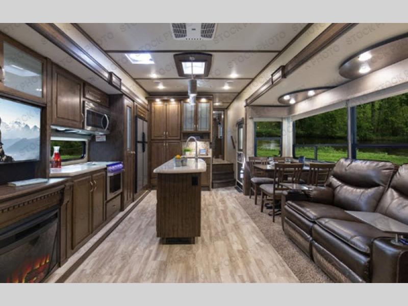 Used 2020 Grand Design Solitude S-Class 3350RL display photo