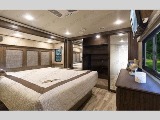 Used 2020 Grand Design Solitude S-Class 3350RL image 3