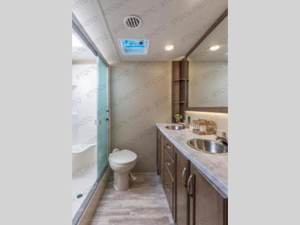 Used 2020 Grand Design Solitude S-Class 3350RL image 4