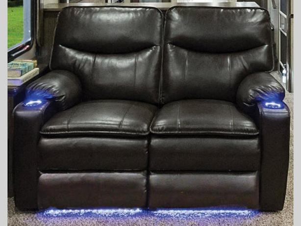Used 2020 Grand Design Solitude S-Class 3350RL image 5