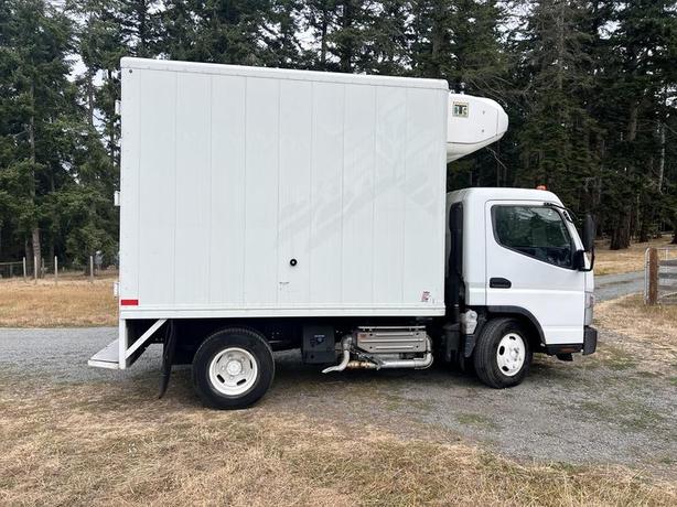 2014 Mitsubishi FUSO FE125 image 2